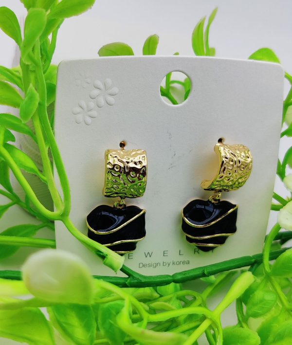 "Sophisticated Sculpted Heart Earrings with Gold Accents"