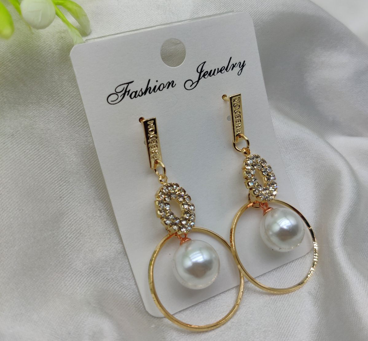 "Elegant Pearl Hoop Earrings with Crystal Accents – Luxe Jewelry"