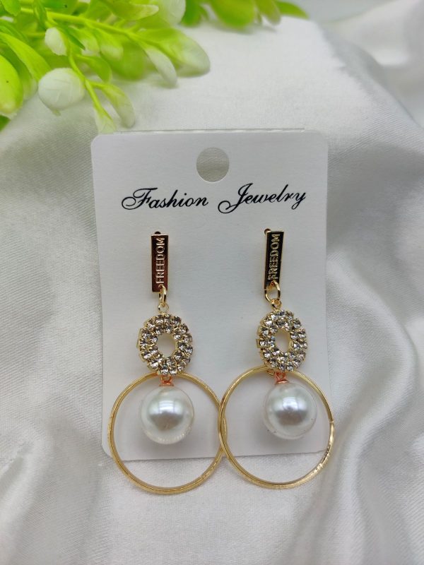 "Elegant Pearl Hoop Earrings with Crystal Accents – Luxe Jewelry"